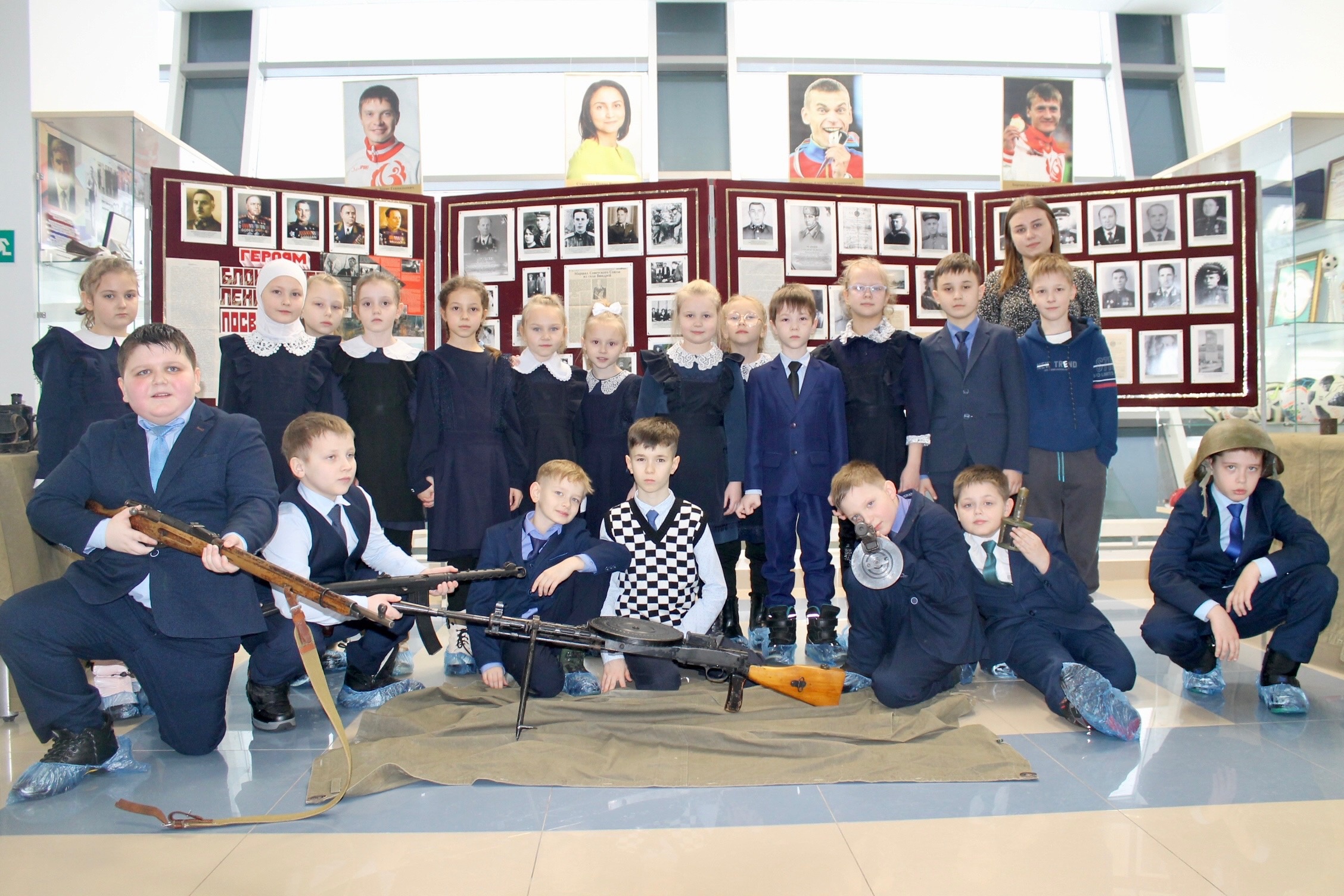 Выставка посвященная героям блокадного Ленинграда.