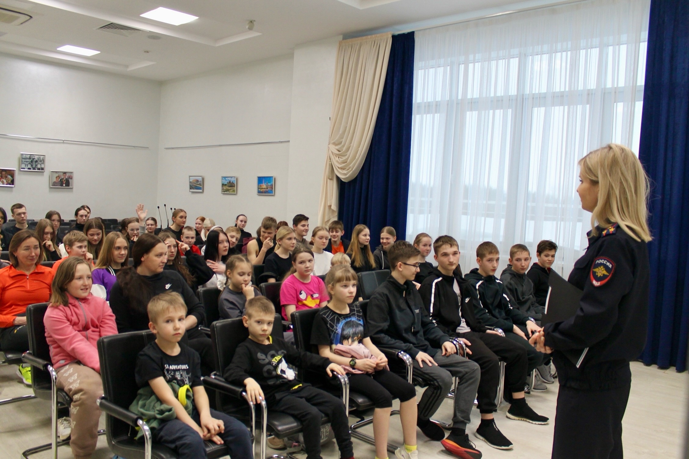 Диалог с представителями МВД.