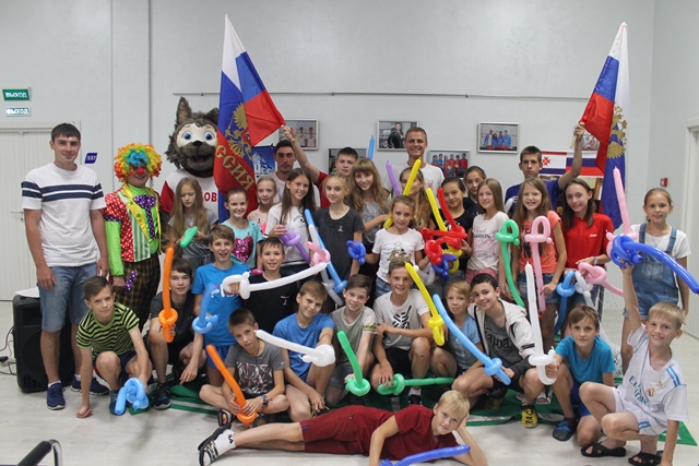 Праздник в спортивном детском лагере